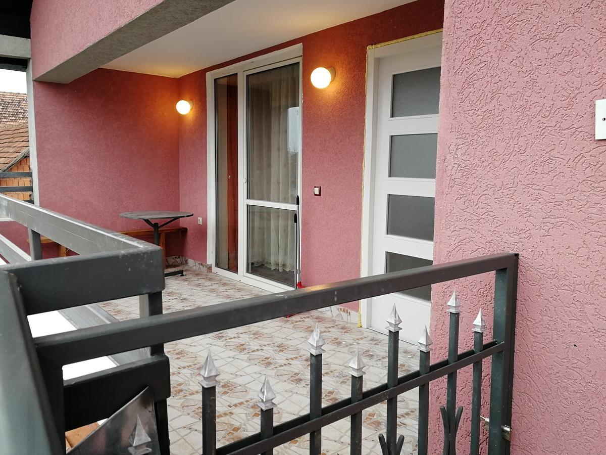 Apartments "Predah Kod Baraca" Ni Eksteriør billede